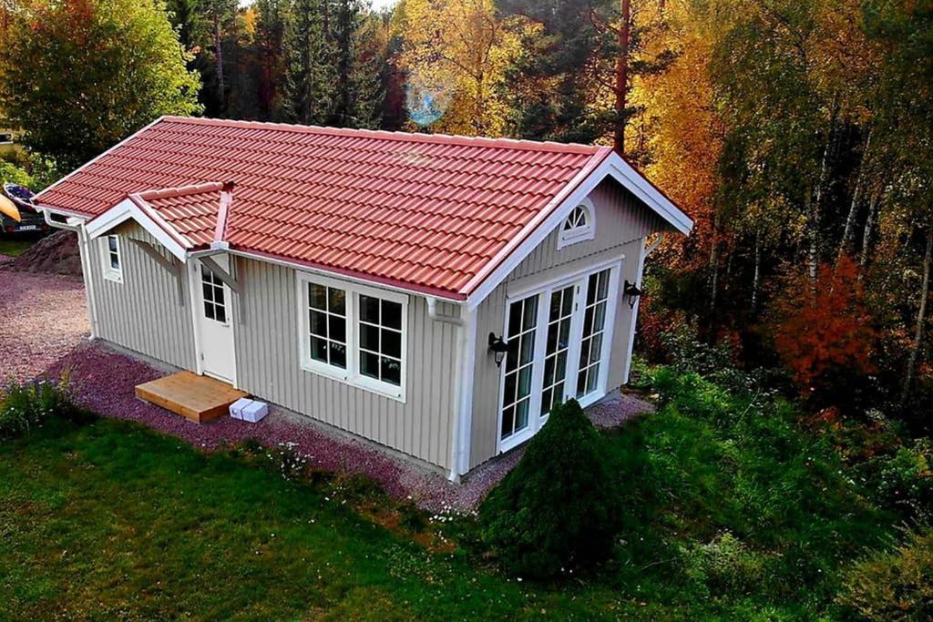 Nybyggd Stuga Intill Skogsbrynet - New Built Cottage Next To The Cowberry Forest Mora Luaran gambar