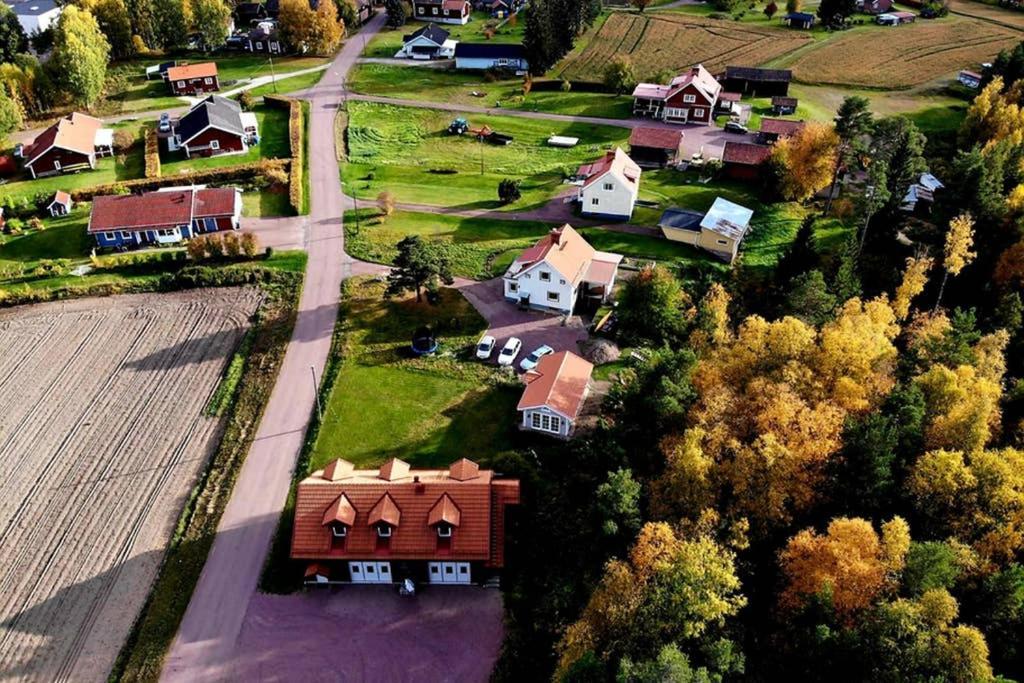 Nybyggd Stuga Intill Skogsbrynet - New Built Cottage Next To The Cowberry Forest Mora Luaran gambar