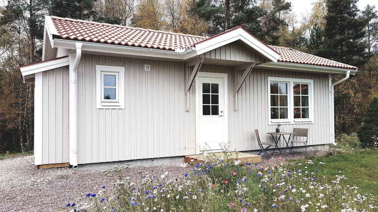 Nybyggd Stuga Intill Skogsbrynet - New Built Cottage Next To The Cowberry Forest Mora Luaran gambar